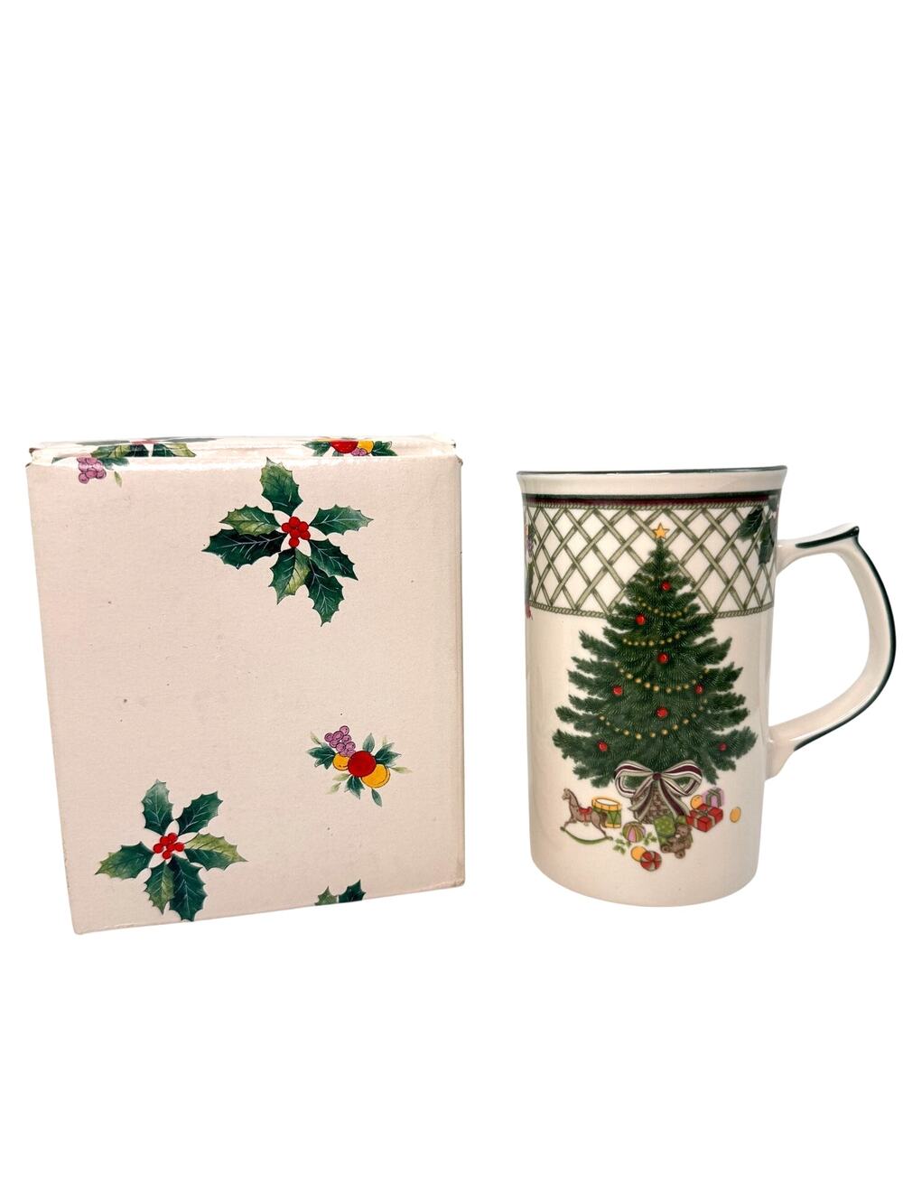 VINTAGE Mikasa Heritage Christmas Story Cappuccino Coffee Mug White Green NEW